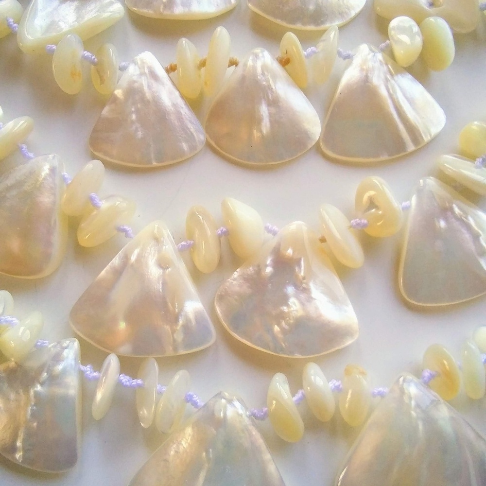 Multi-strand shell necklace - Picture 3 of 4